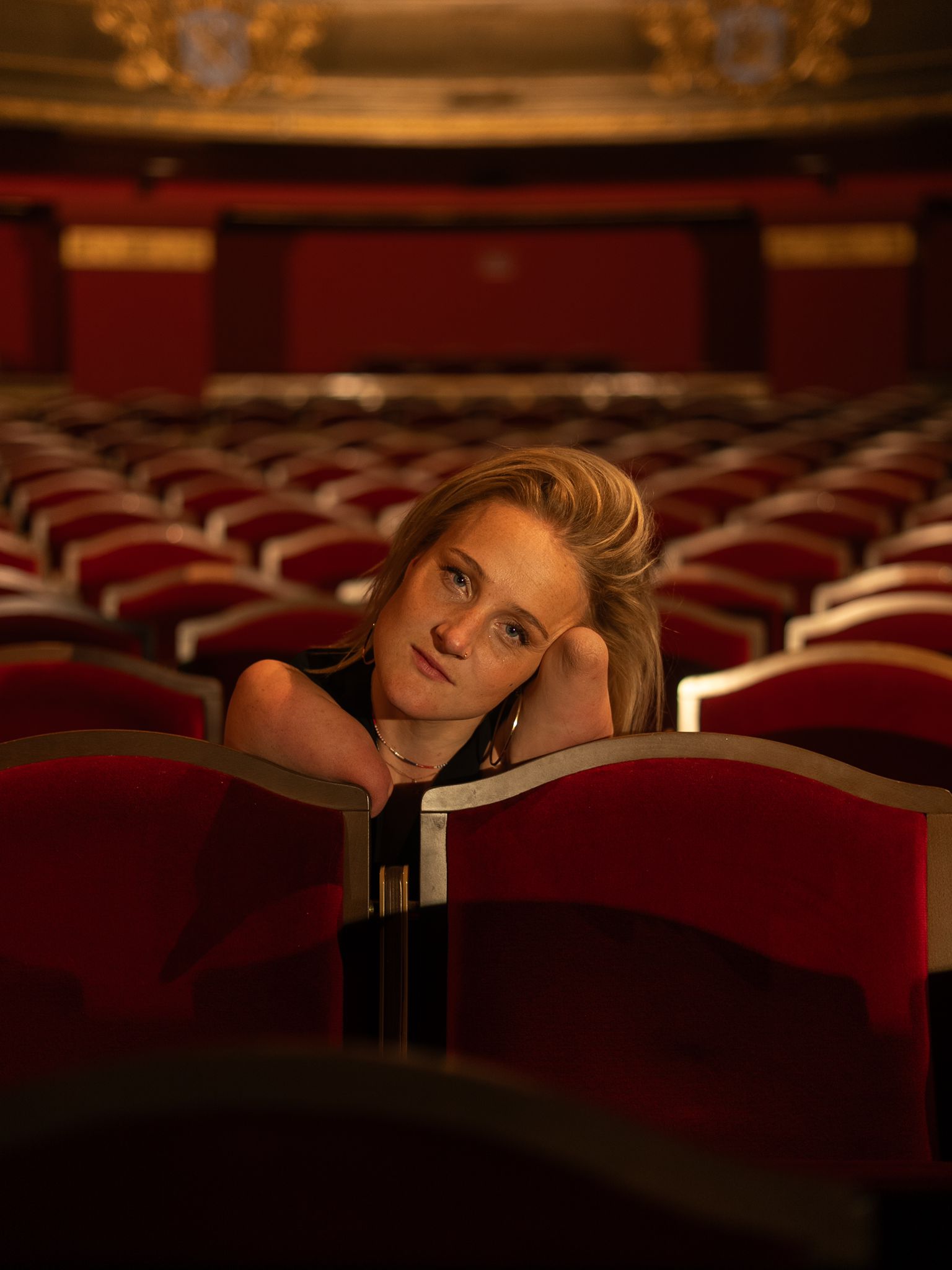 Eva in de theaterzaal